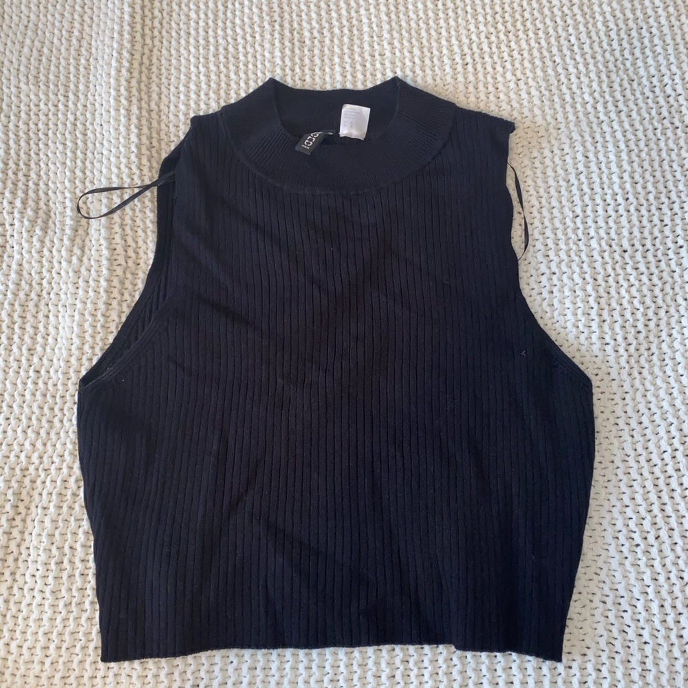 black crop top